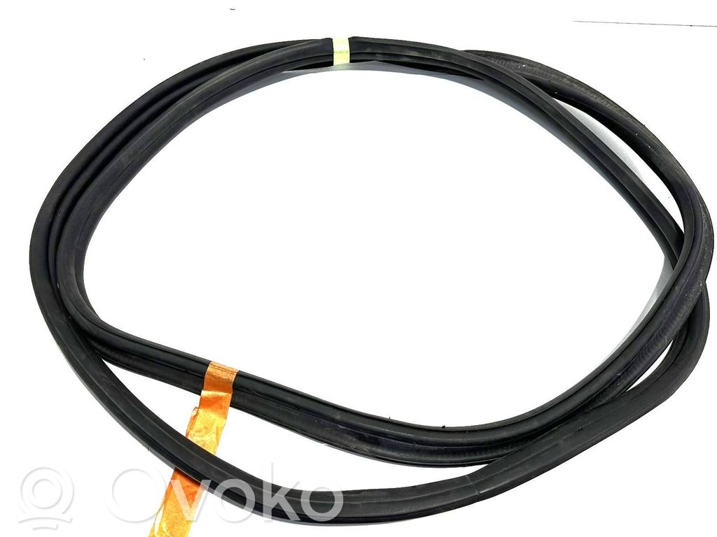 Volkswagen PASSAT B8 Gumowa uszczelka bagażnika tylnego / Na karoserii 