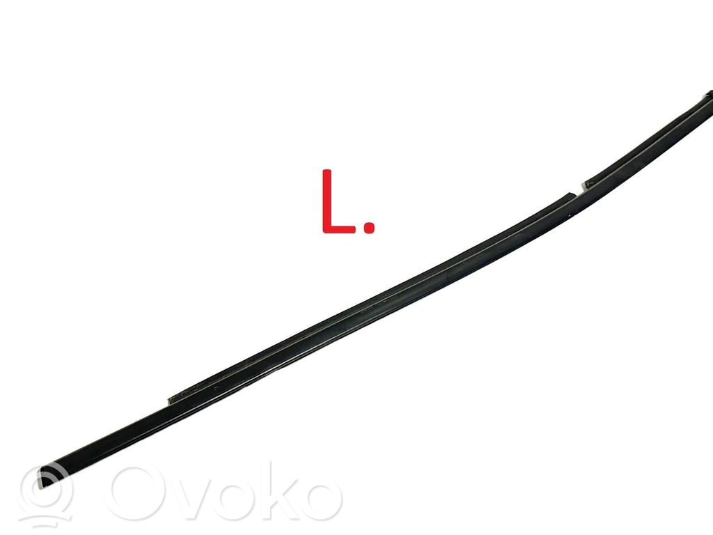 Toyota Yaris Cross Galinių durų stiklo apdaila 