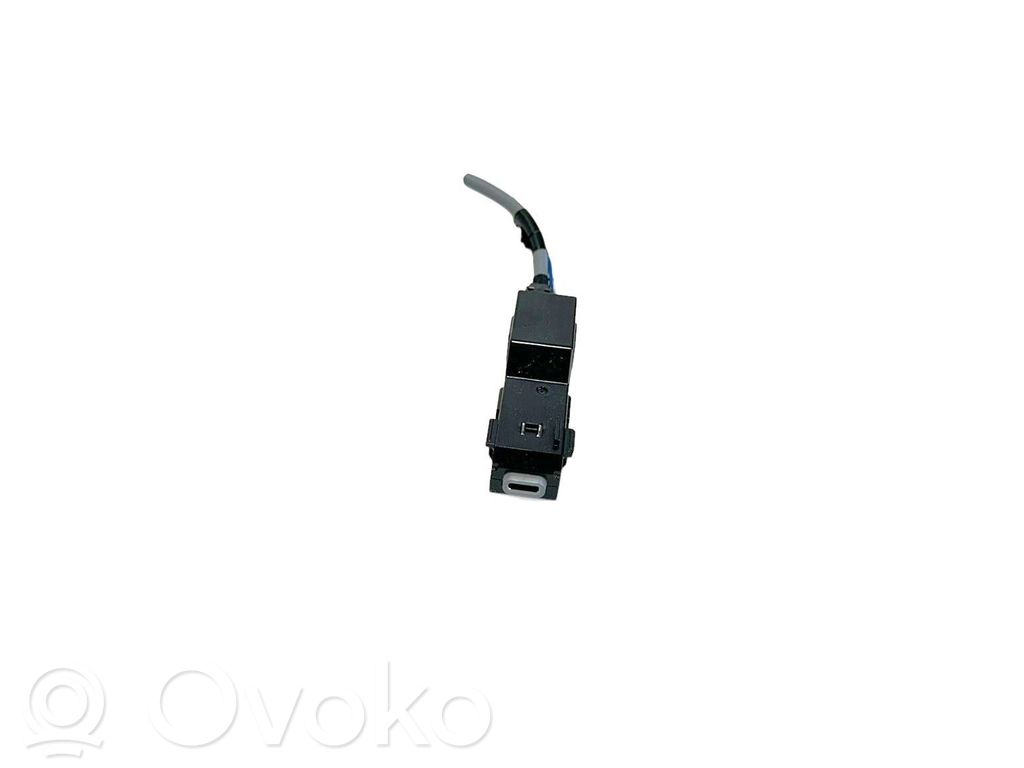 Toyota Yaris Cross Enchufe conector USB 