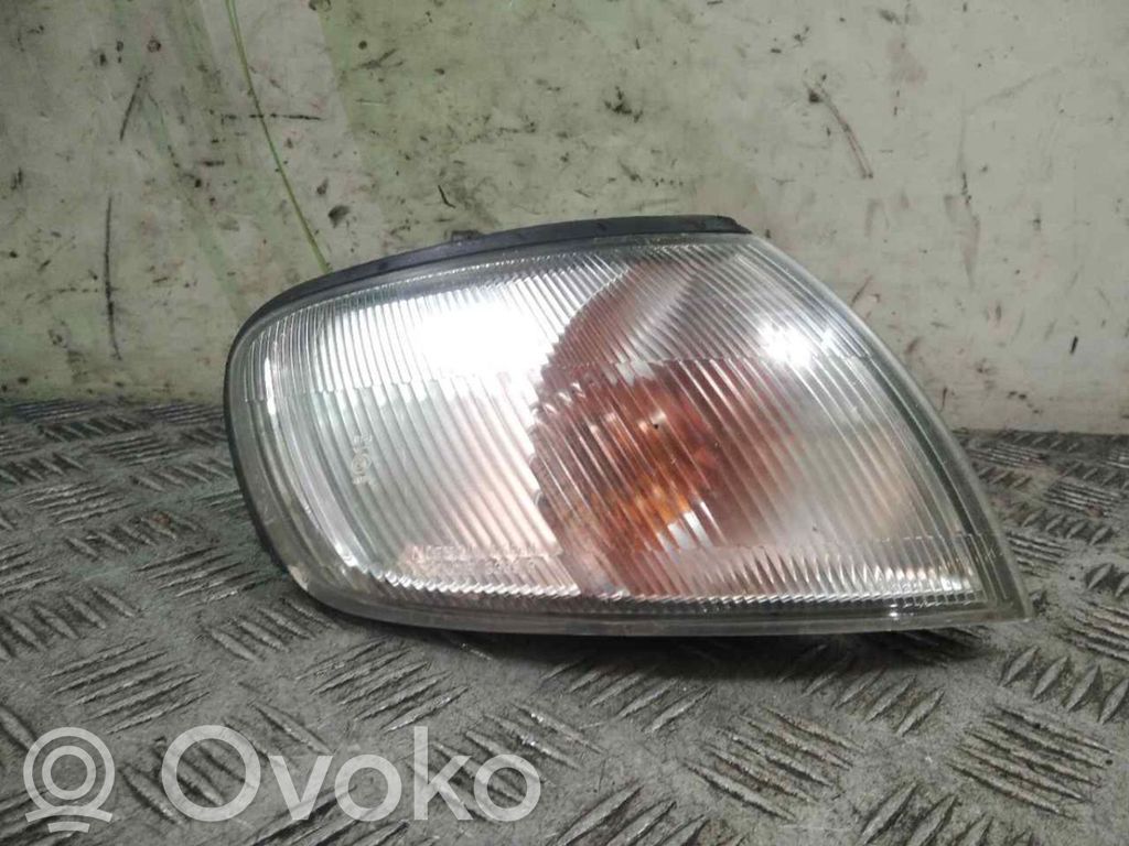 Nissan Almera Semnalizator față 