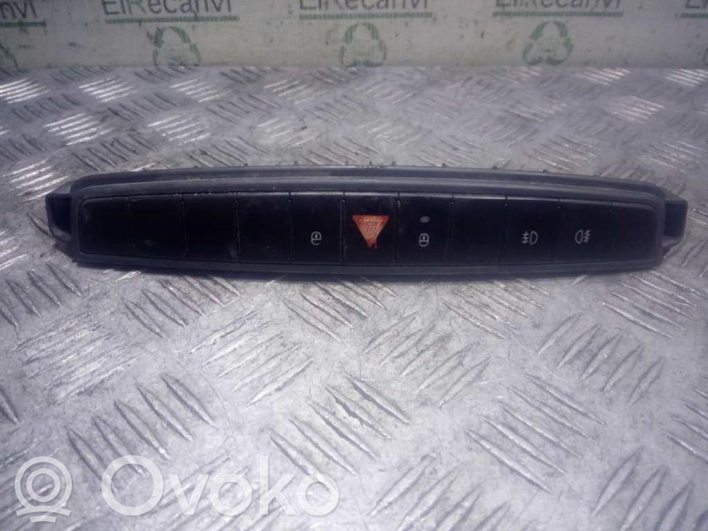 Smart ForFour I Hazard light switch 