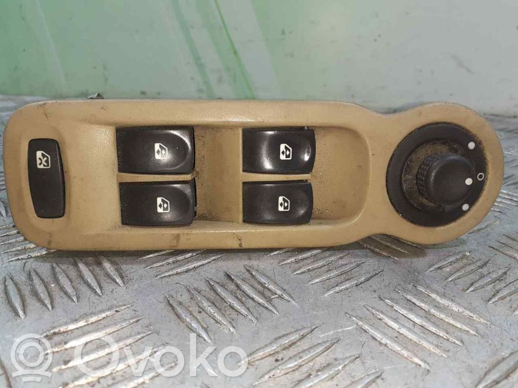 Renault Modus Electric window control switch 