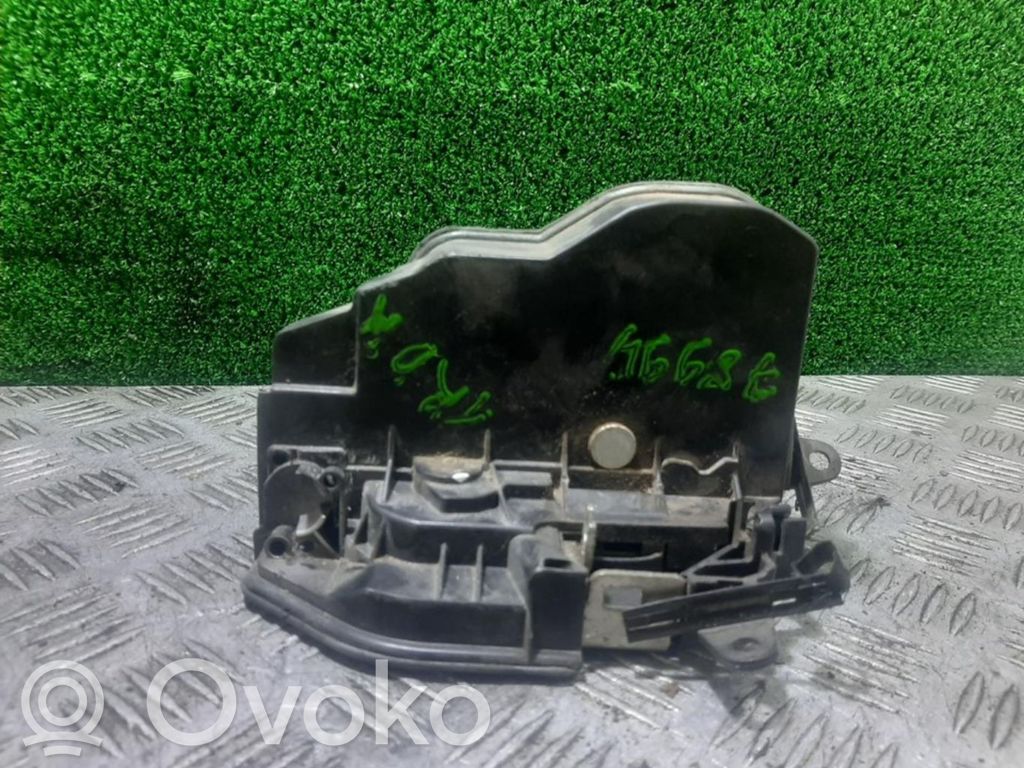 Aizmugurē slēdzene   7167070