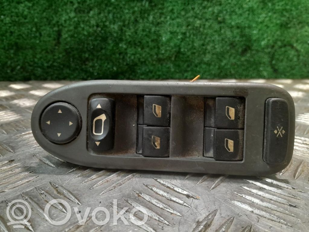 Citroen Berlingo Electric window control switch 