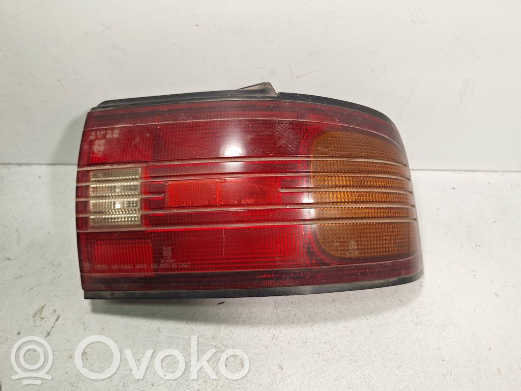 Mazda 323 Aizmugurējais lukturis virsbūvē 