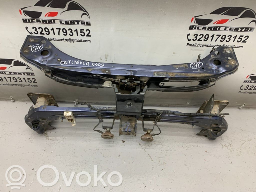 Mitsubishi Outlander Travesaño del parachoques delantero 