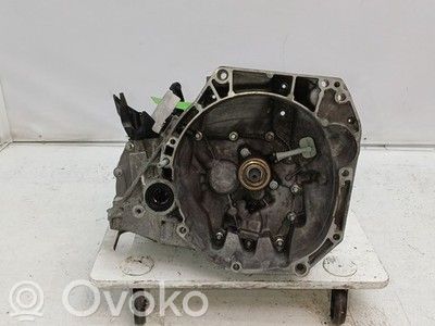 Renault Captur Manuaalinen 6-portainen vaihdelaatikko 