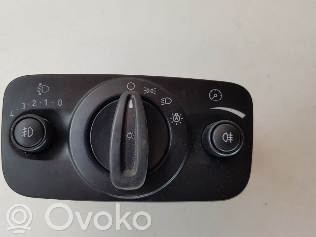 Light switch   10003926