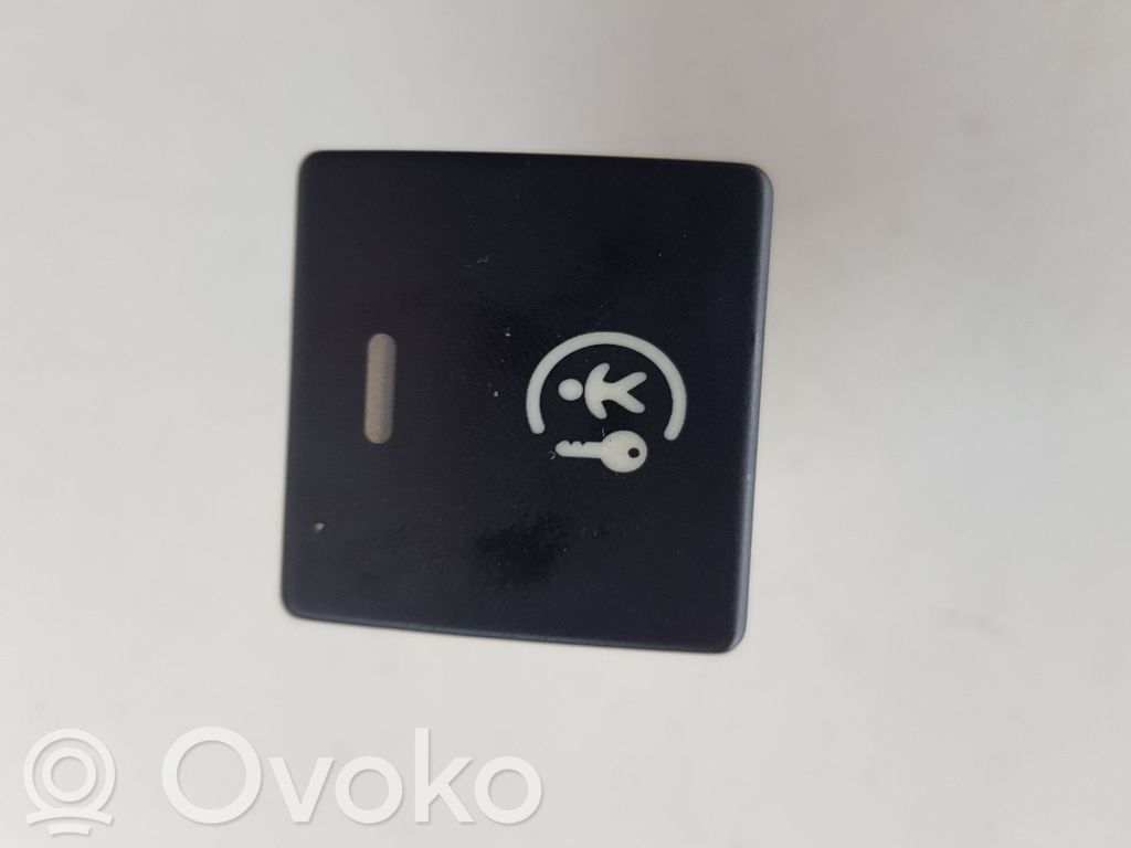 Peugeot 308 Child safety switch 