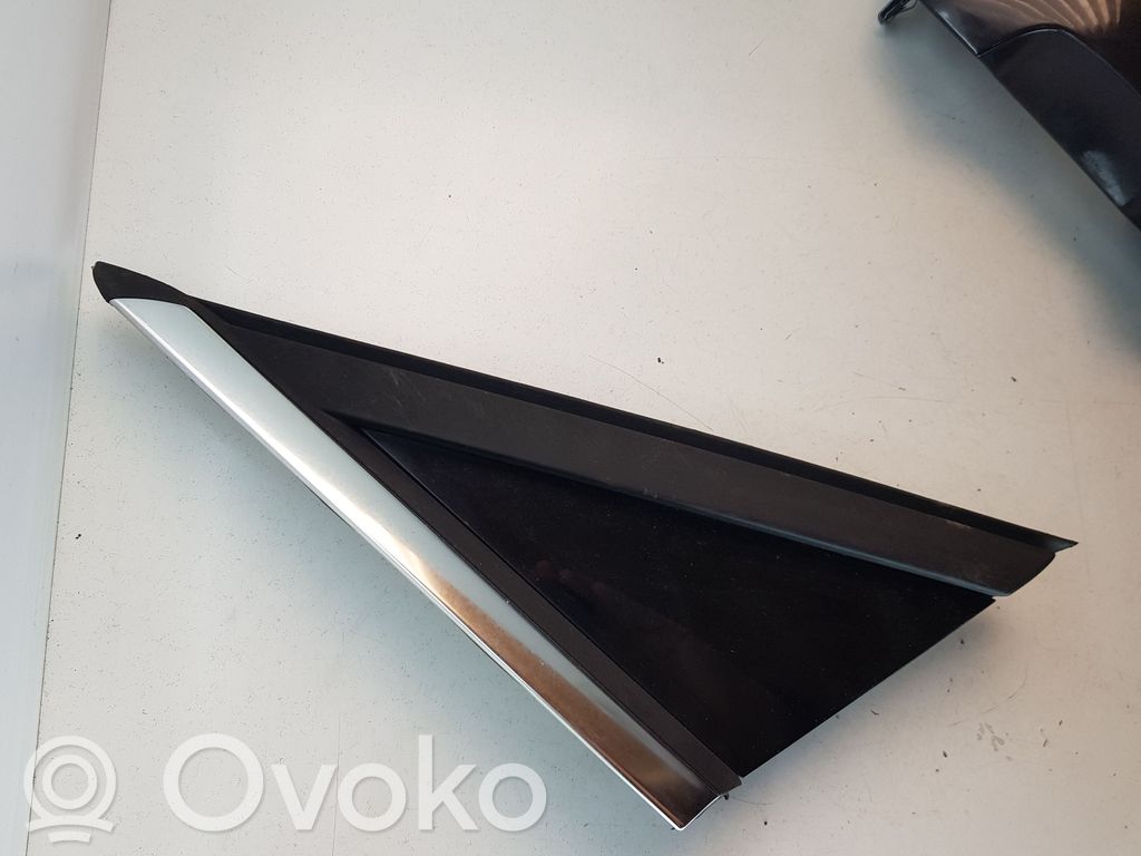 Peugeot 5008 Listwa / Uszczelka szyby drzwi 