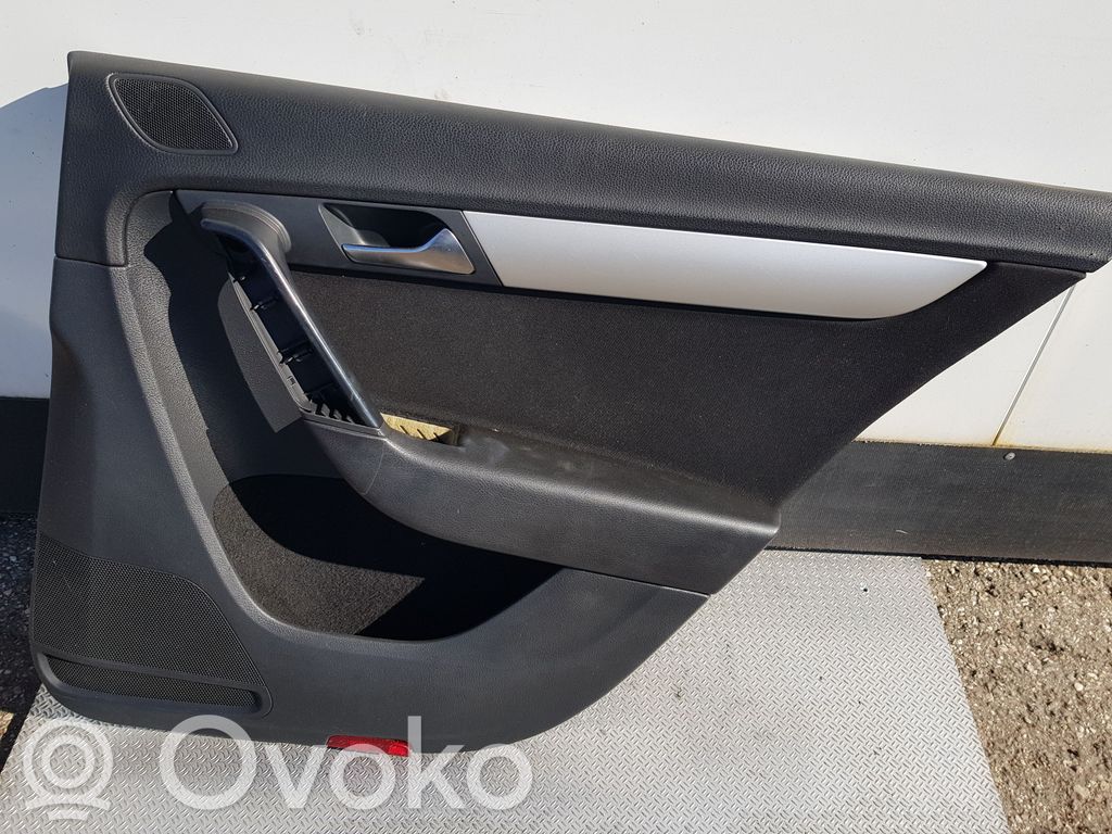 Volkswagen PASSAT B7 Boczki / Poszycie drzwi tylnych 