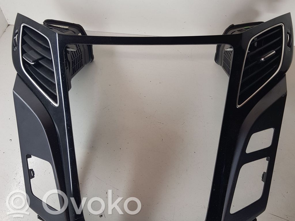 Hyundai i40 Dysze / Kratki środkowego nawiewu deski rozdzielczej 