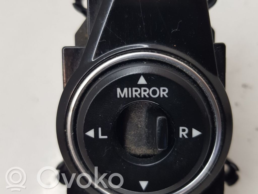 Hyundai i40 Wing mirror switch 