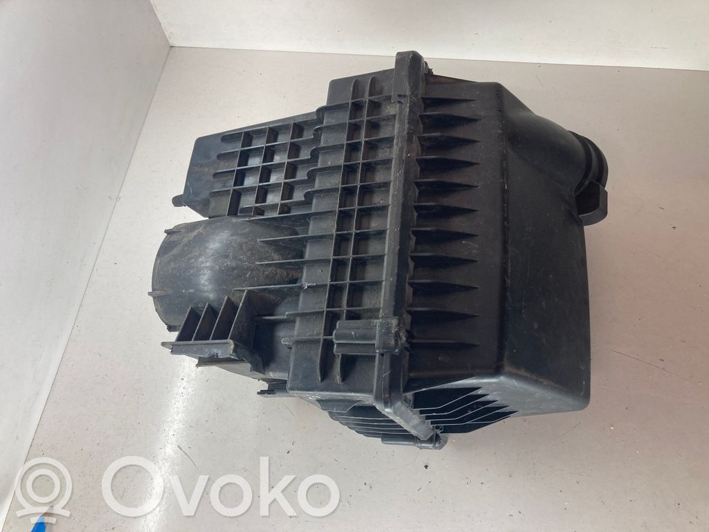 Peugeot 5008 Air filter box 