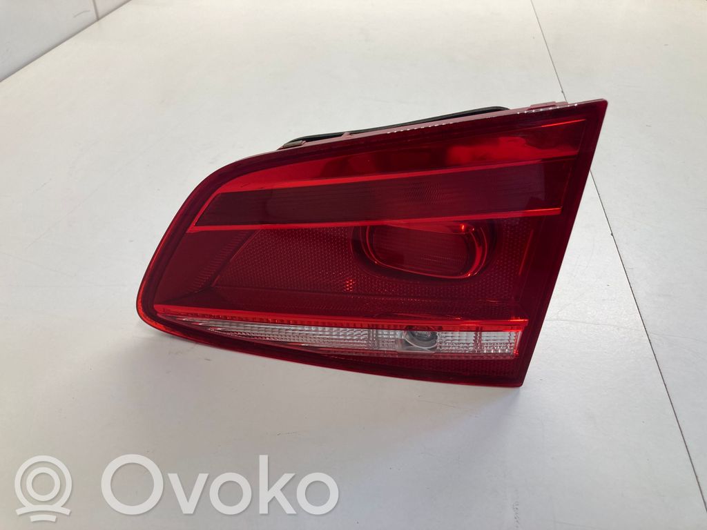 Volkswagen PASSAT B7 Lampy tylnej klapy bagażnika 