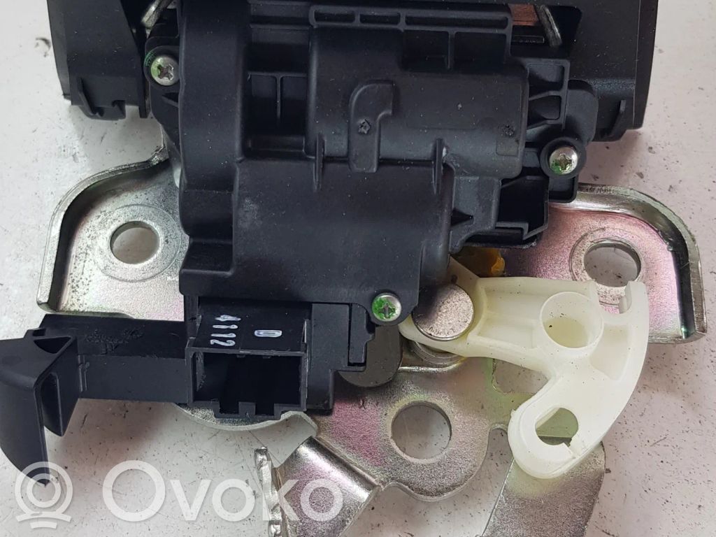 Audi Q3 8U Aizmugurējā pārsega slēdzene 