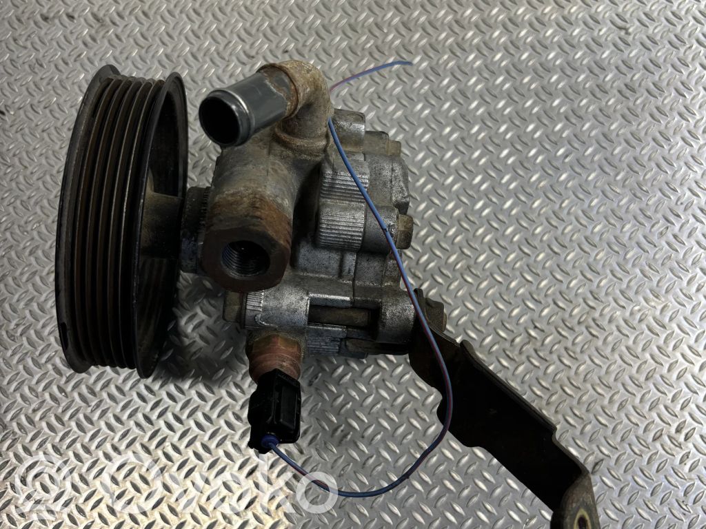Toyota Corolla Verso E121 Bomba de dirección hidráulica 