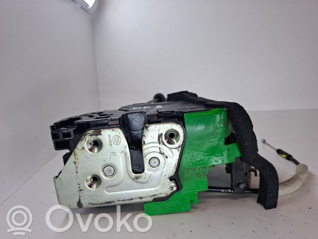 KIA Ceed Priekšpusē slēdzene 
