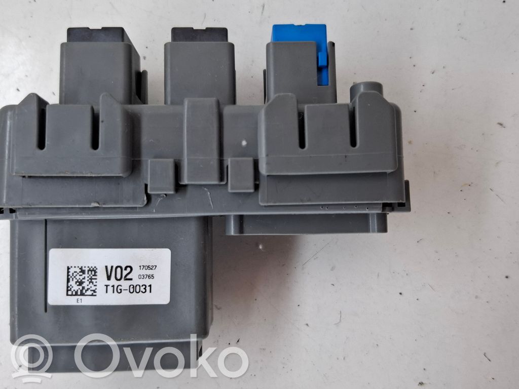 Honda CR-V Ramka / Moduł bezpieczników 