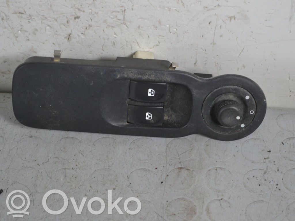 Electric window control switch   7701058146,7701058146,8200277630,D4F740