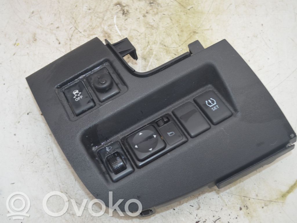 Nissan Micra Un conjunto de interruptores 