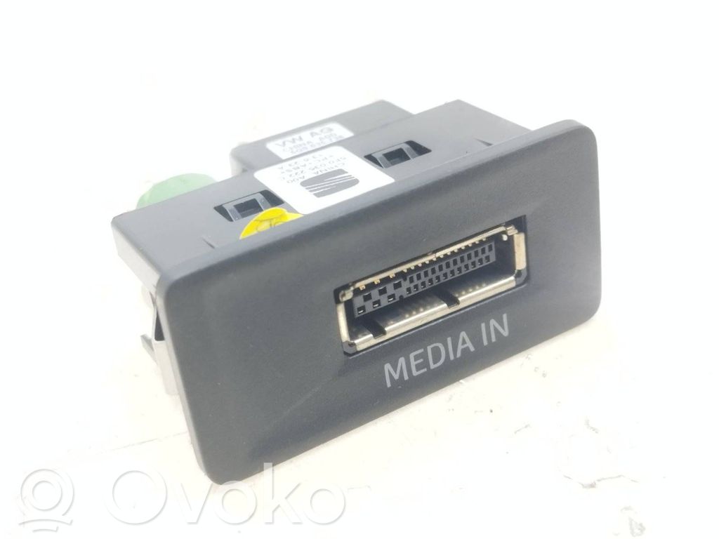 Seat Leon (5F) Enchufe conector USB 