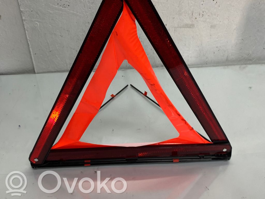 Audi A4 S4 B8 8K Emergency warning sign 