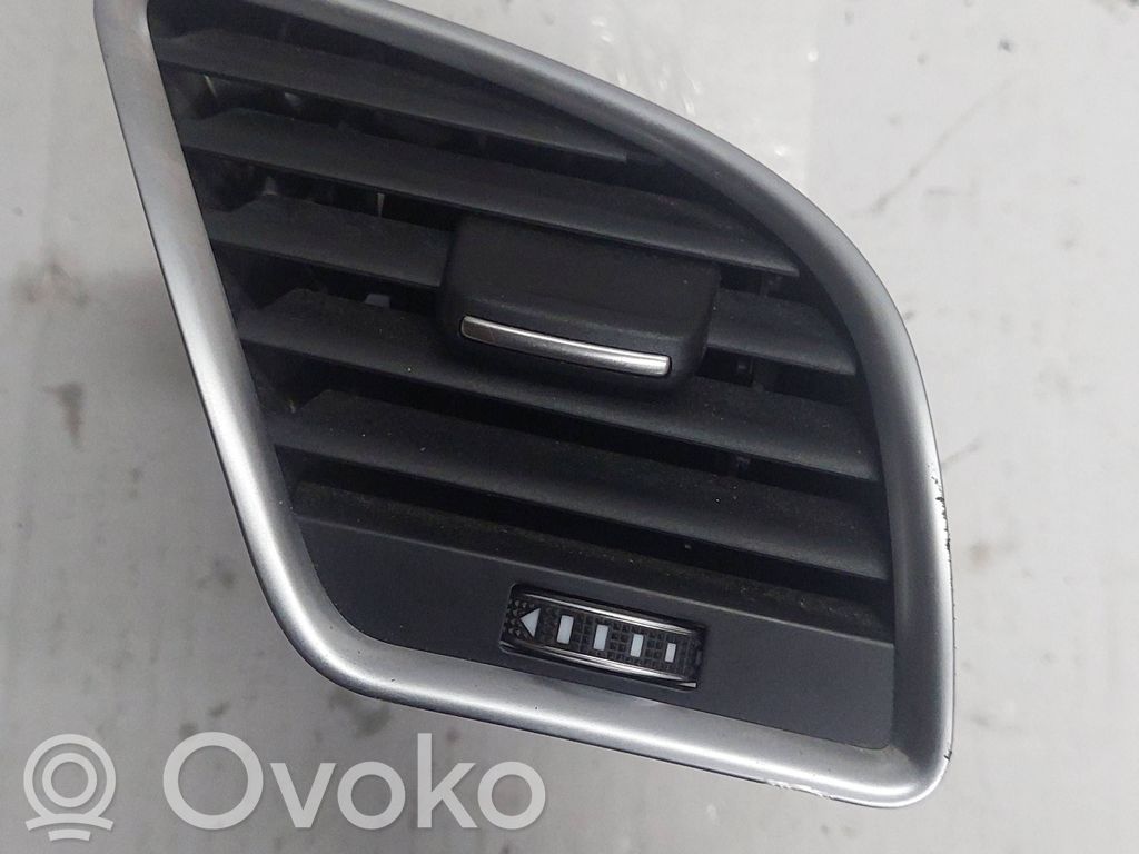 Audi A4 S4 B8 8K Šoninės oro grotelės 