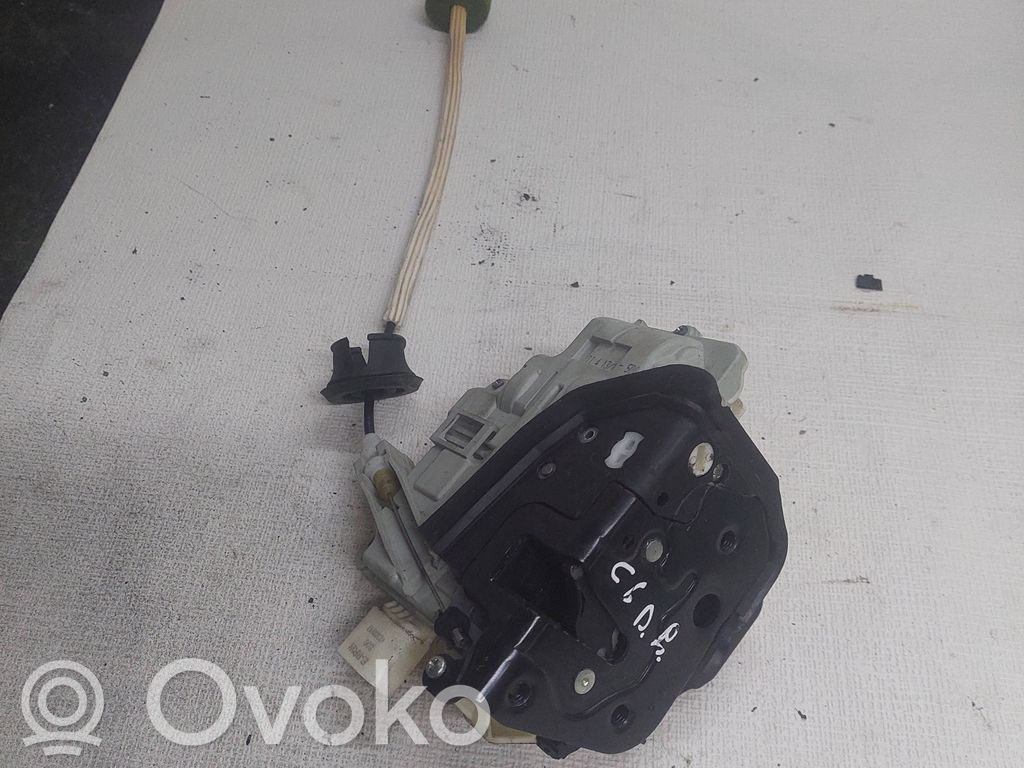 Audi A6 S6 C6 4F Priekšpusē slēdzene 
