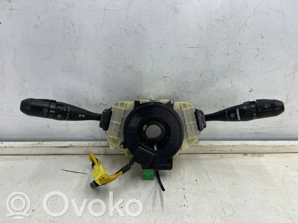 Mitsubishi Colt Commodo, commande essuie-glace/phare 