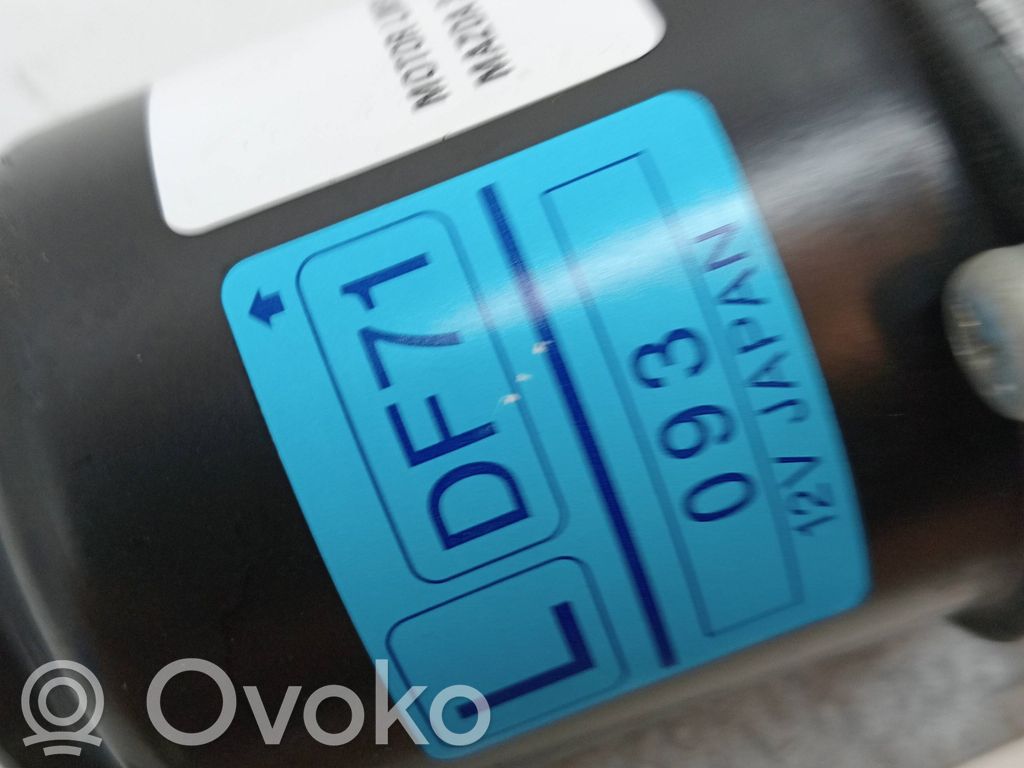 Ajovalonpyyhkimen moottori   DF7167340A