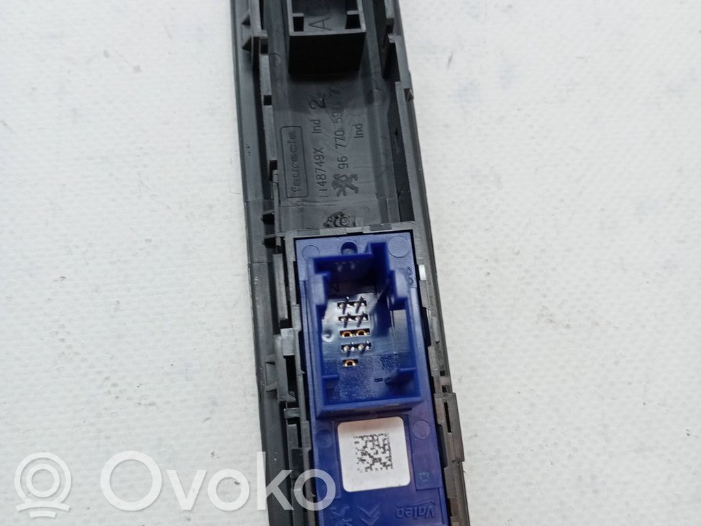 Peugeot 2008 I Unidad de control/módulo de carrocería central 