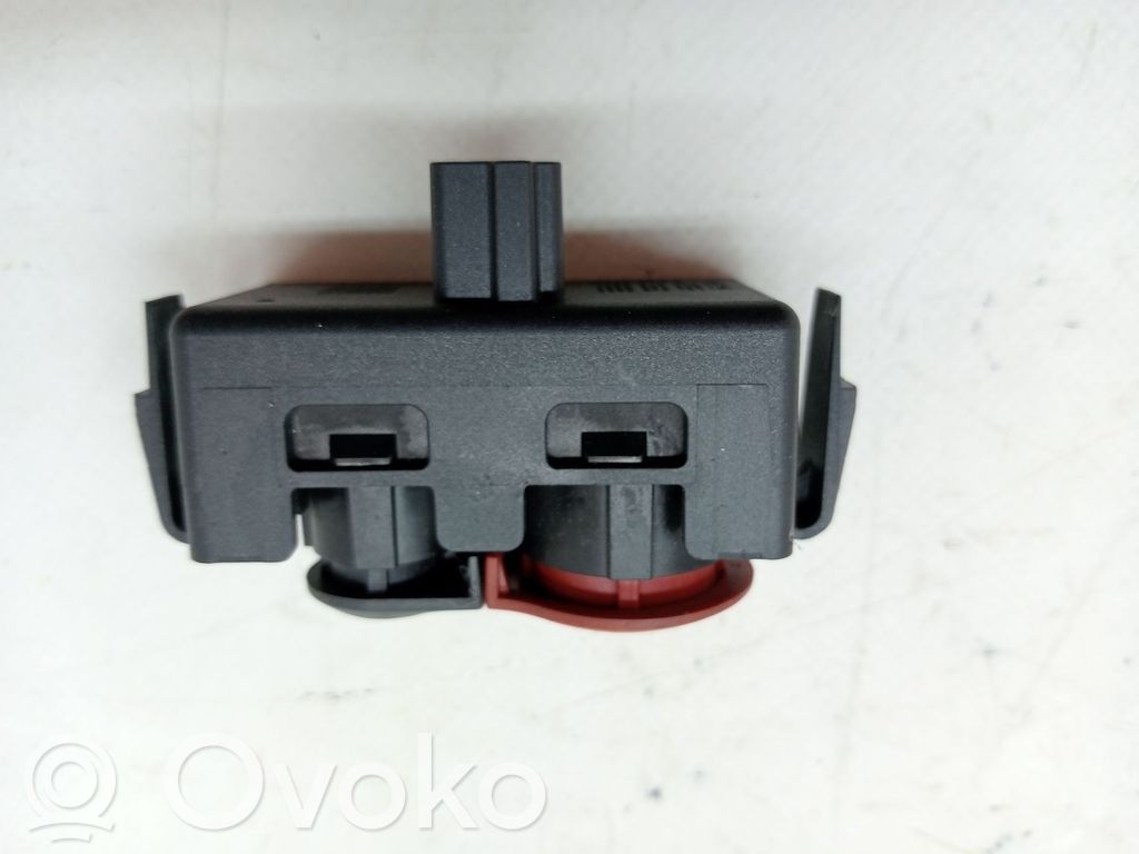 Hazard light switch   8200214896