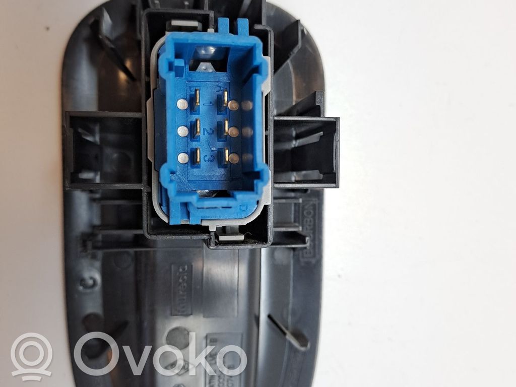 Interruptor del elevalunas eléctrico   8200476809
