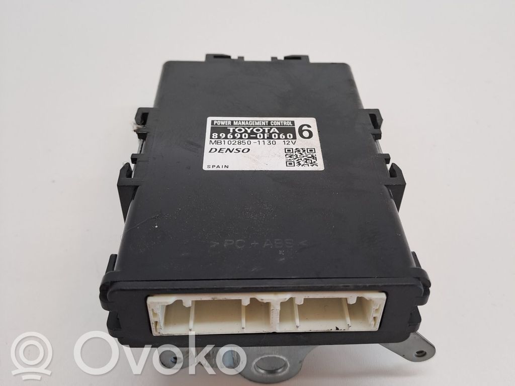 Steuergerät   896900F060