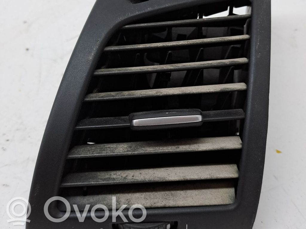 BMW 1 E82 E88 Lango oro grotelės 