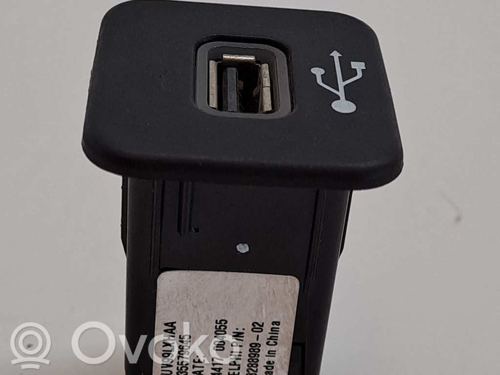 Unidad de control/módulo de carrocería central   5UV99LXHAA