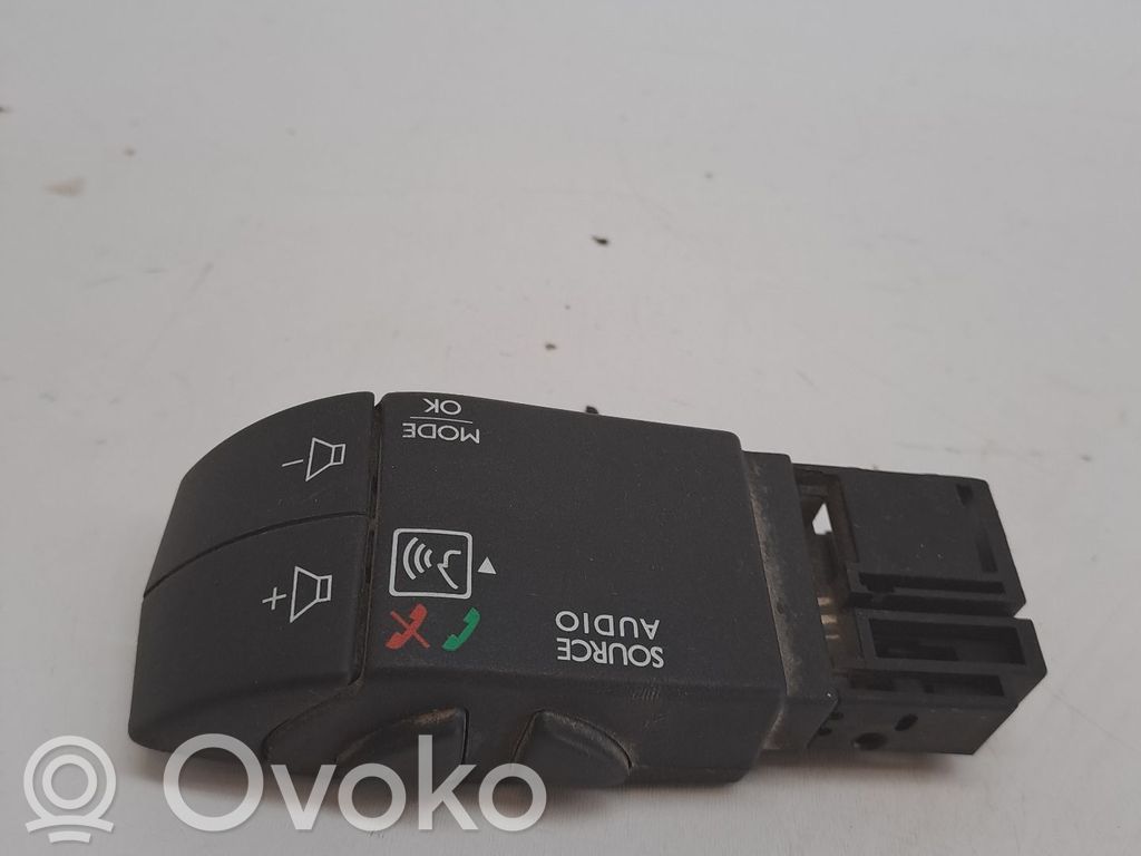 Ohjauspyörän painikkeet/kytkimet   8200950420