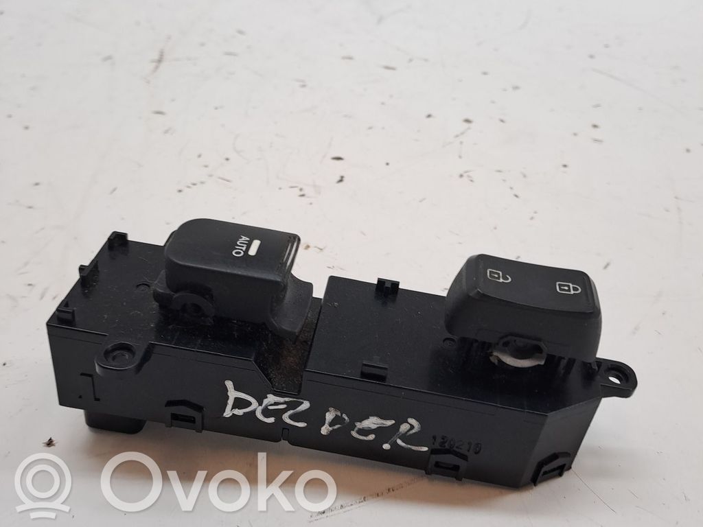 Interrupteur commade lève-vitre   935752T010