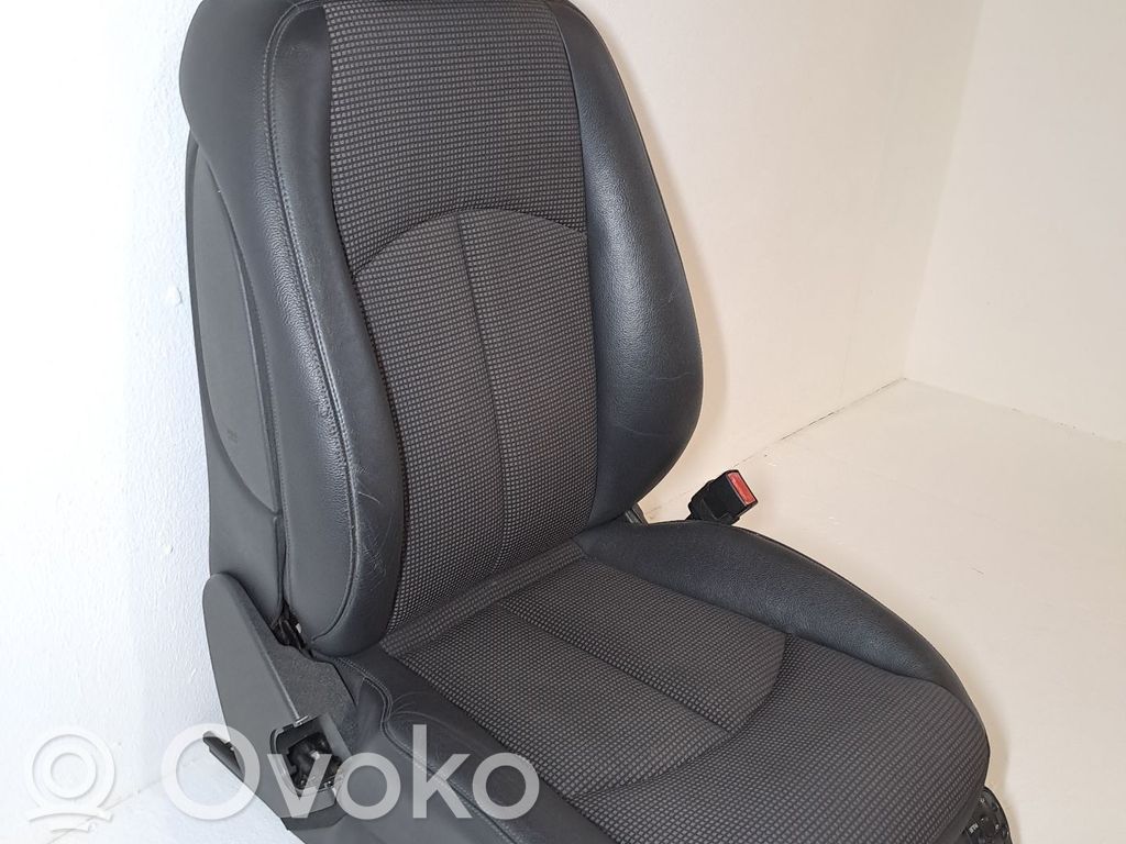 Mercedes-Benz E W211 Scaun față pasager