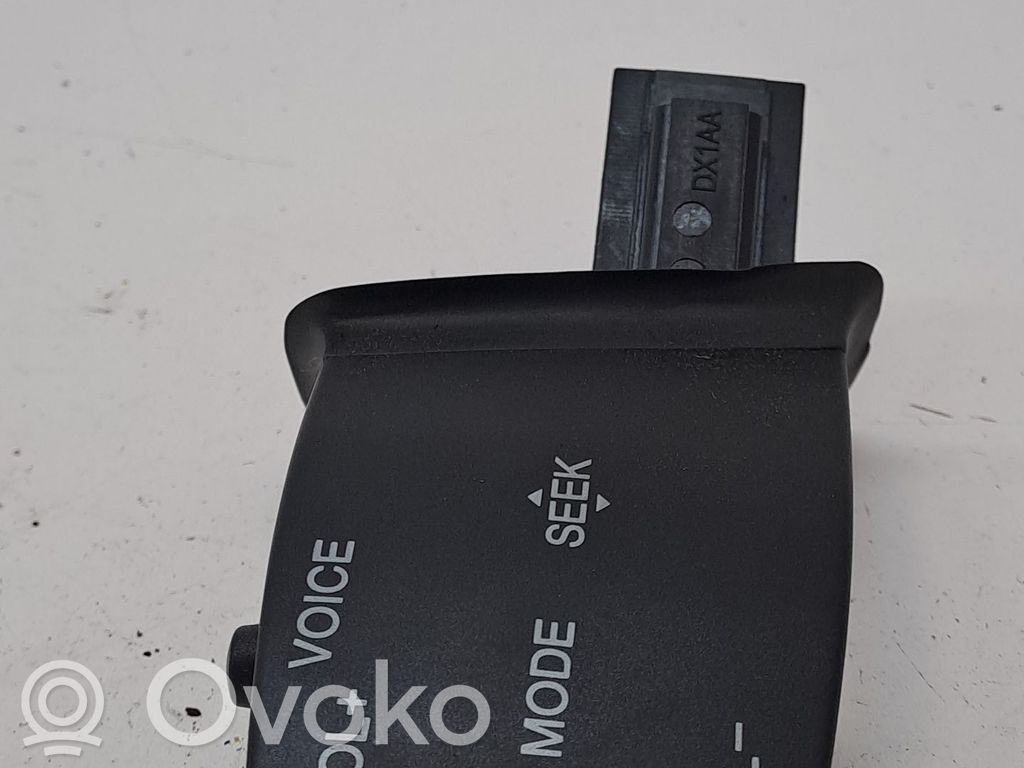 Ford Focus Butoane/comutatoare pe volan 