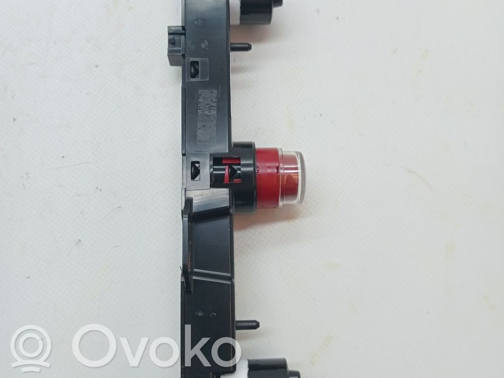 Botón interruptor de luz de peligro   735451108
