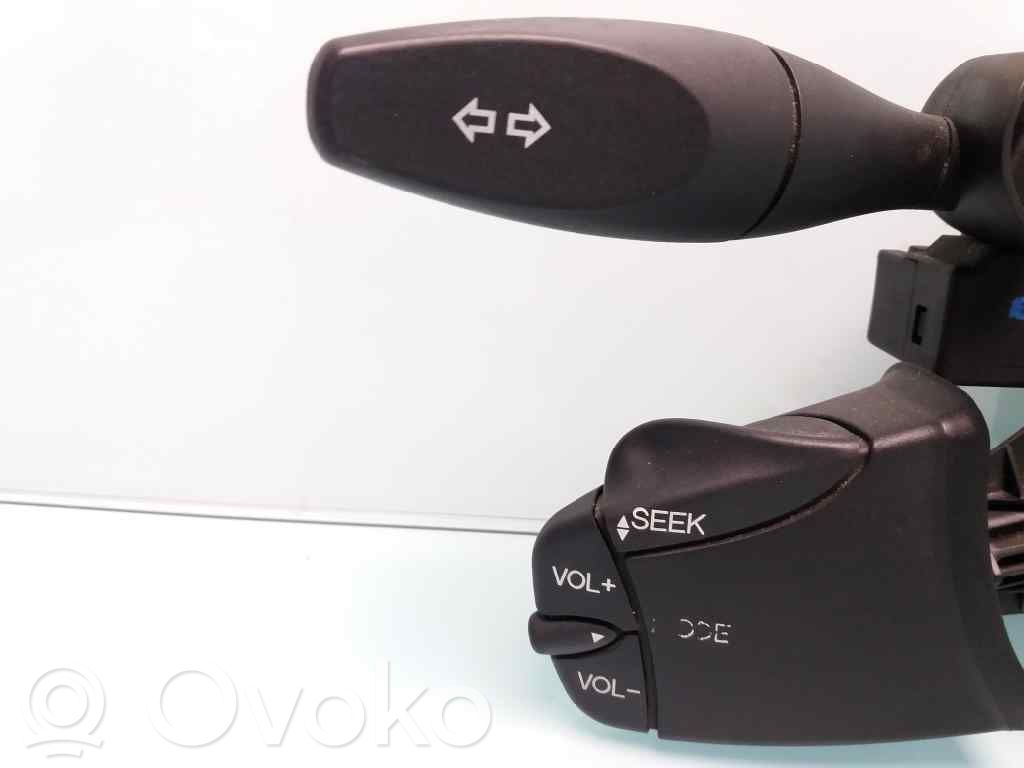 Ford Mondeo MK I Butoane/comutatoare pe volan 