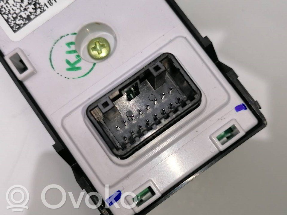 Wing mirror switch   93530G3010