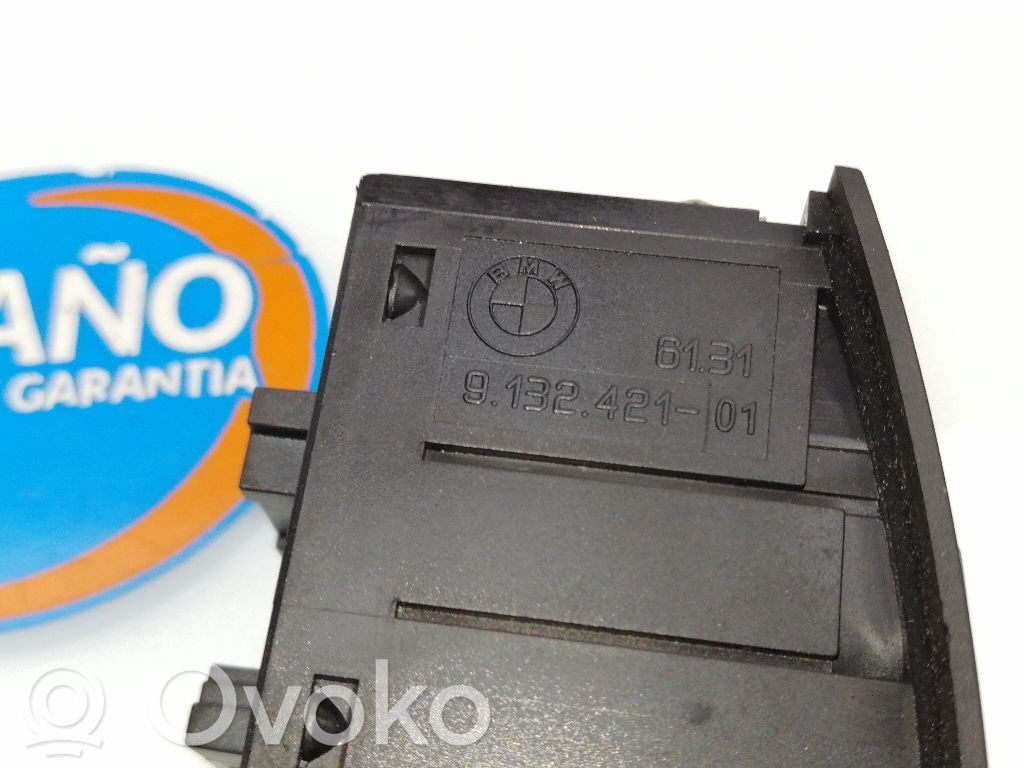 Botón interruptor de luz de peligro   913242101