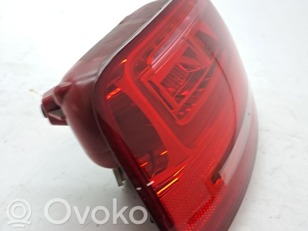 Lámpara de faros/luces traseros   4H0945095
