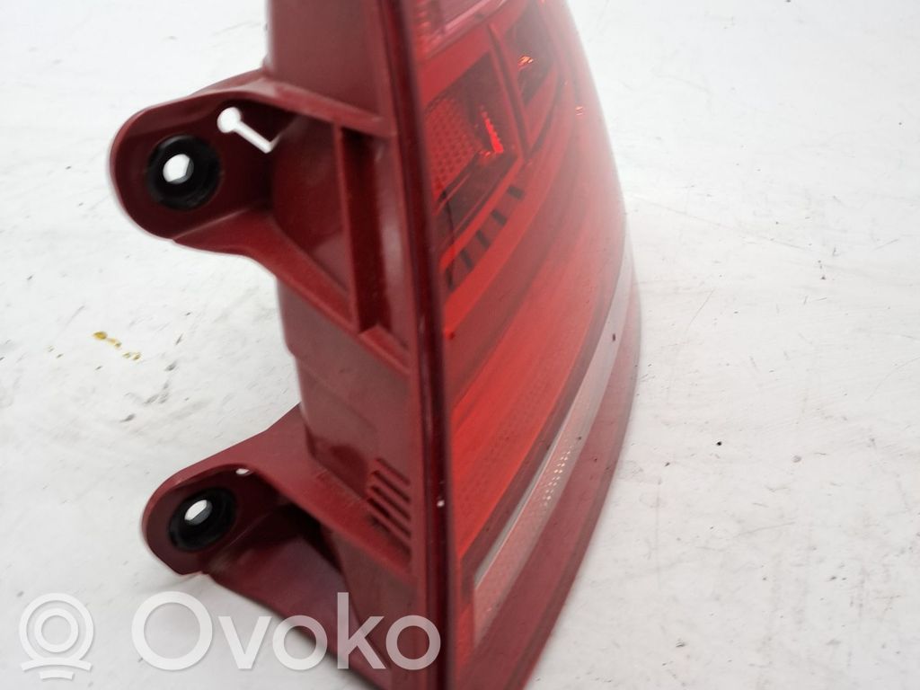 Lámpara de faros/luces traseros   4H0945096