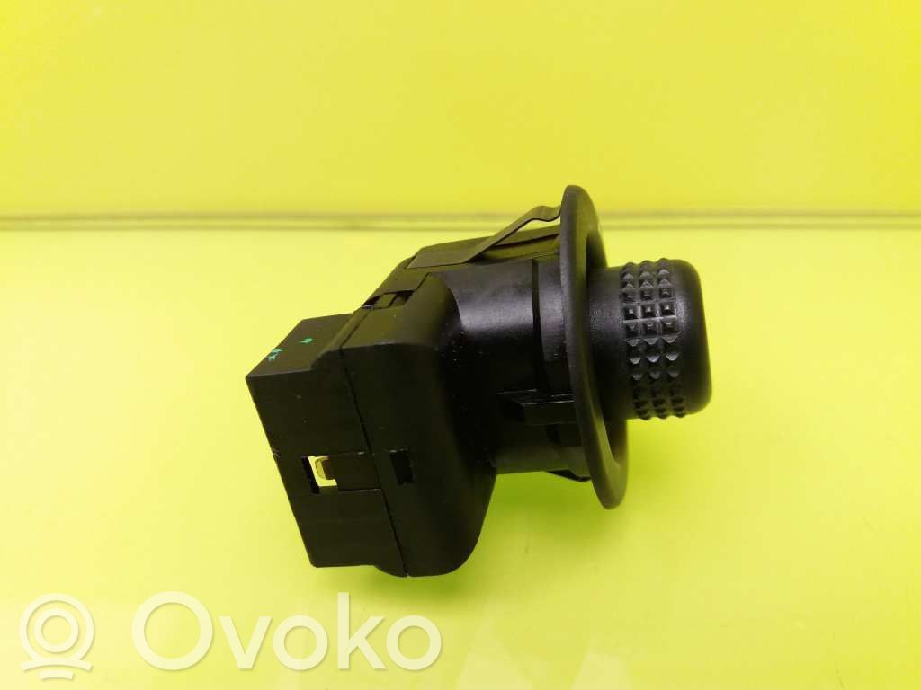 Wing mirror switch   93BG17B676BB