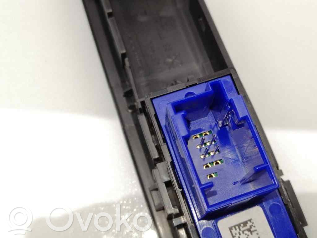 Boutons / interrupteurs volant   96750117ZD