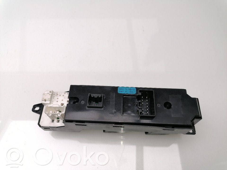 Electric window control switch   EH6766350A